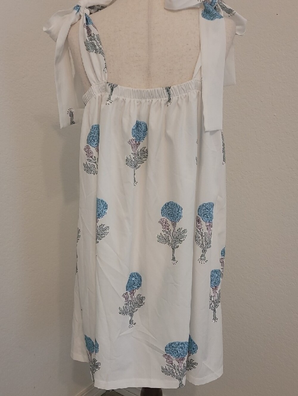 White Sleeveless Tie-Shoulder Dress with Blue Floral Print - Picture 2 of 3